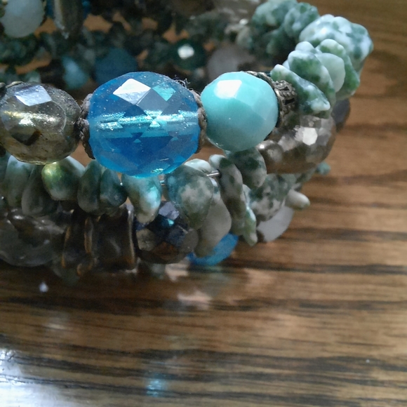 Gorgeous beaded accordion bracelet - Picture 3 of 4